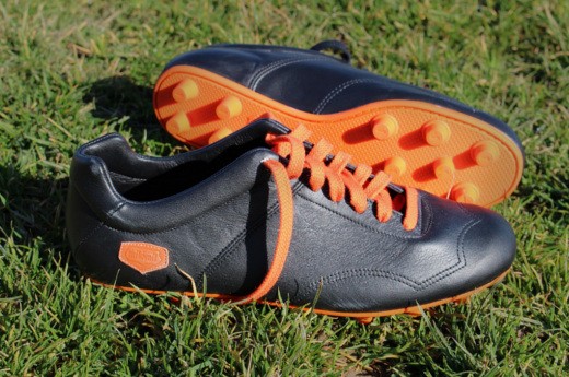 Chaussures de foot Infatigable - Noir crampons moulés orange