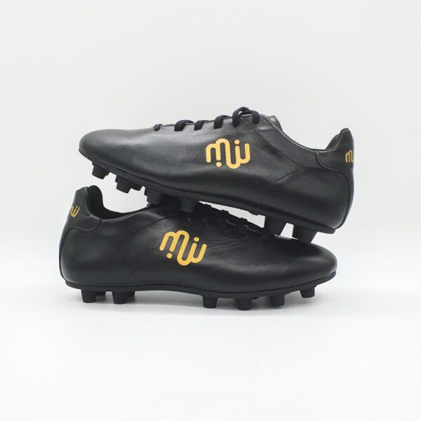 Chaussures de Foot Cuir Noir - Crampons moulés - Modèle "Feinte"