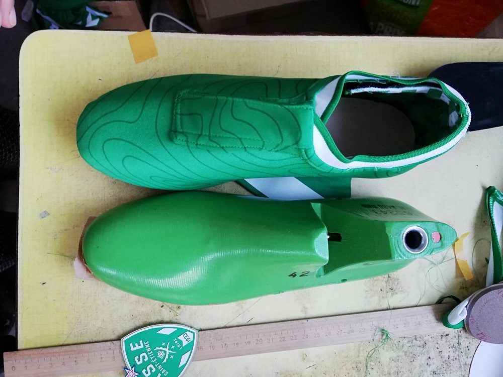 fabrication de chaussures maillots de football