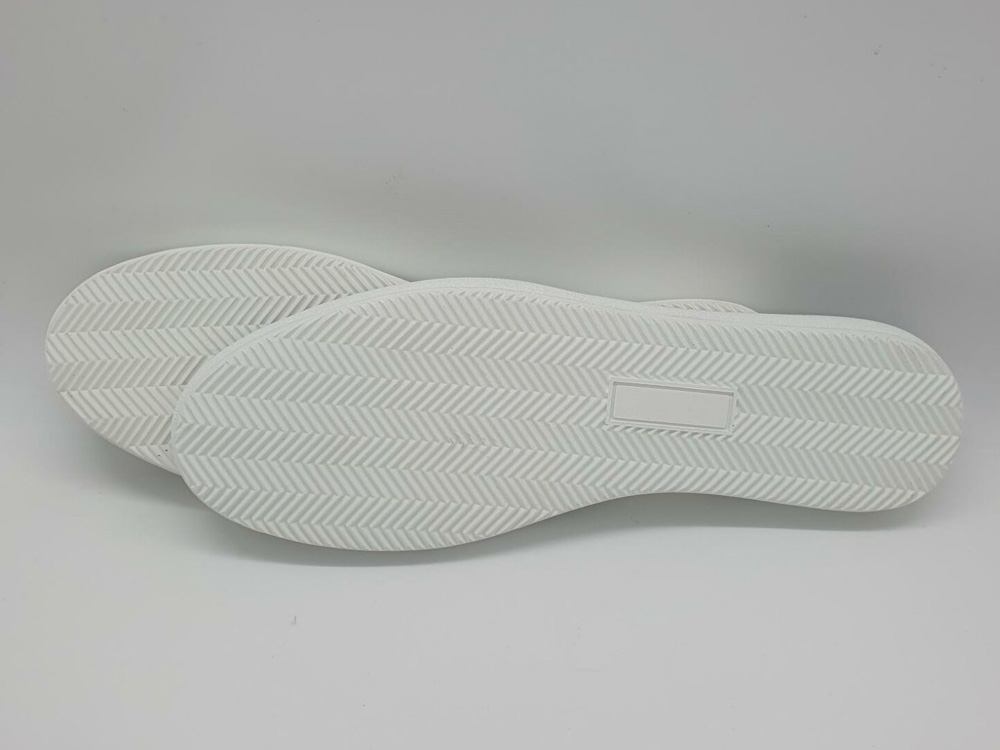 semelle caoutchouc blanc pour ressemelage ou fabrication de sneakers.