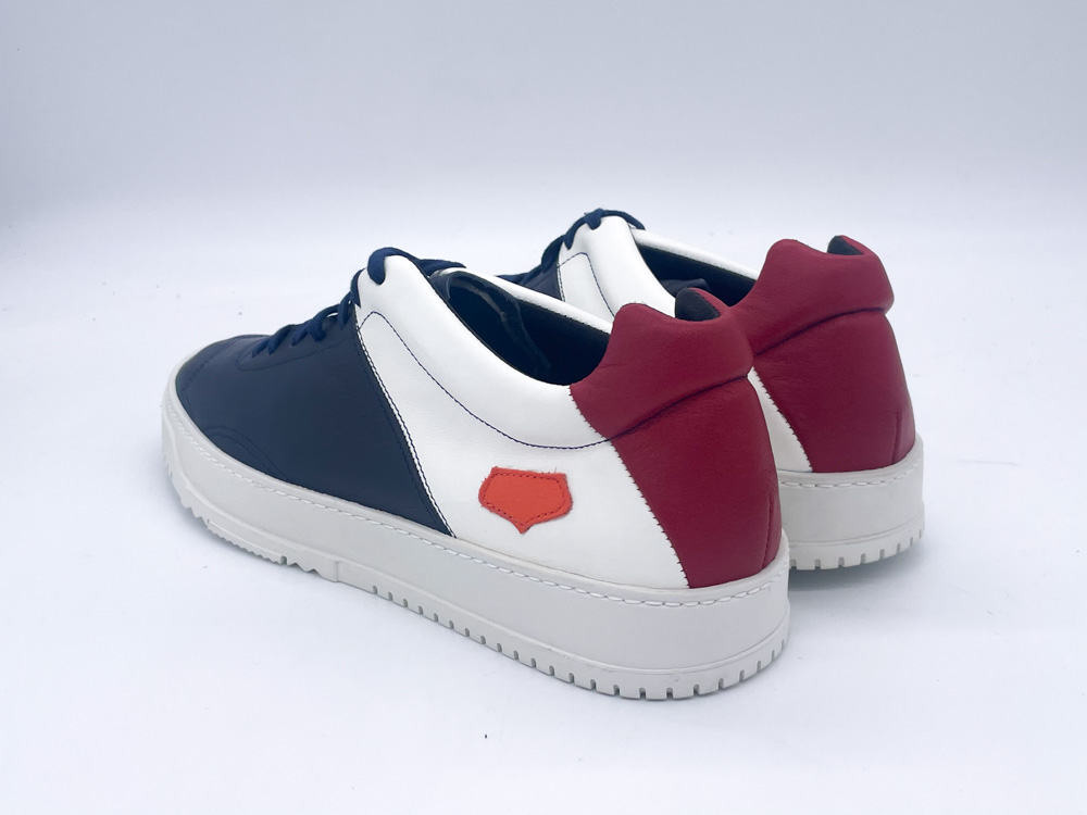 chaussures en cuir bleu blanc rouge