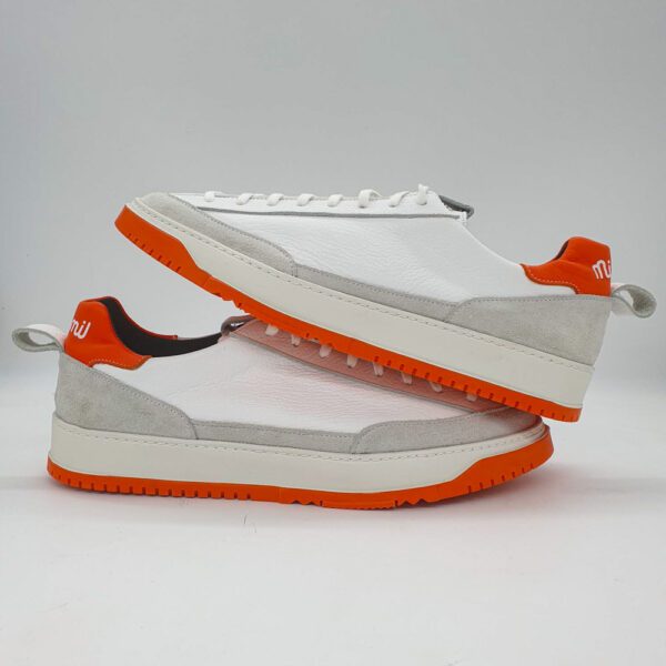 Sneakers Cuir Blanc : modèle "Elegance" - Semelle Blanche et Orange