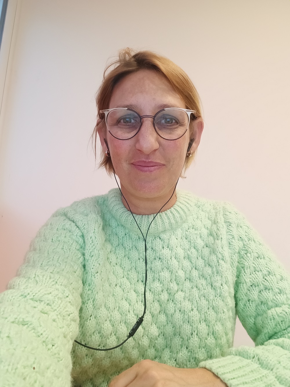 isabelle dhume créatrice de la marque de chaussures milémil accompagne en visio des personnes qui veulent créer leur marque de fabrication de chaussure