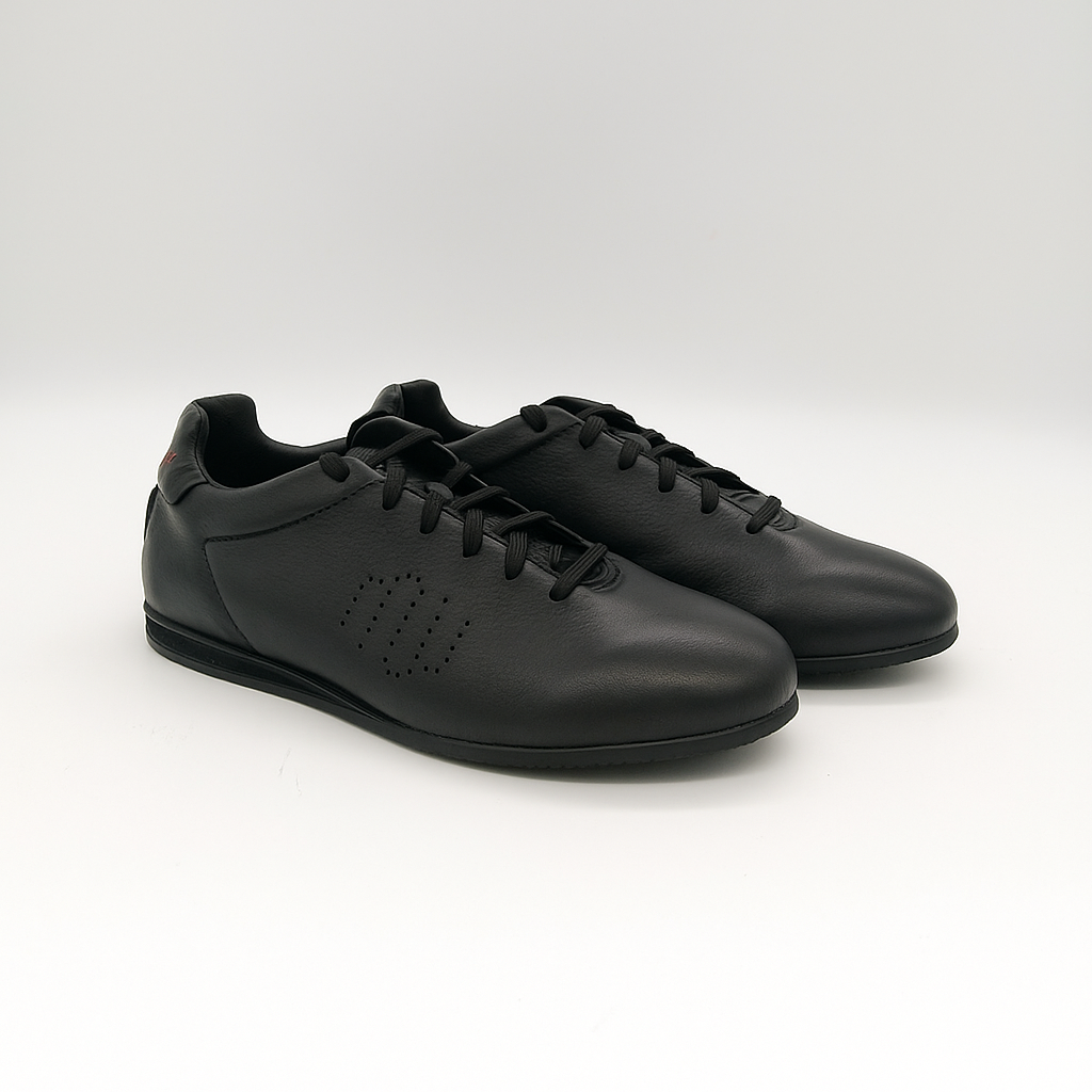Chaussures en cuir noir Milémil fabriquées artisanalement en France, modèle minimaliste avec semelle noire, ideal pour la danse