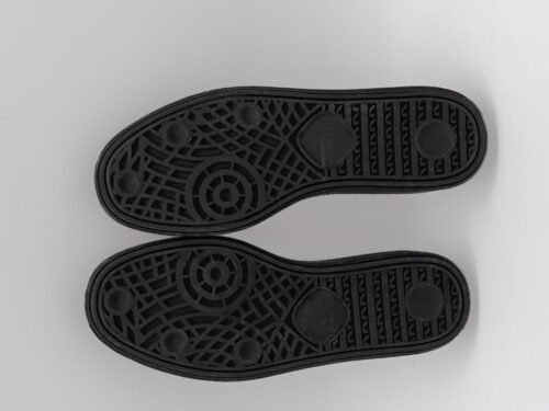 semelle caoutchouc noir pour ressemelage ou fabrication de sneakers. semelles baskets samba