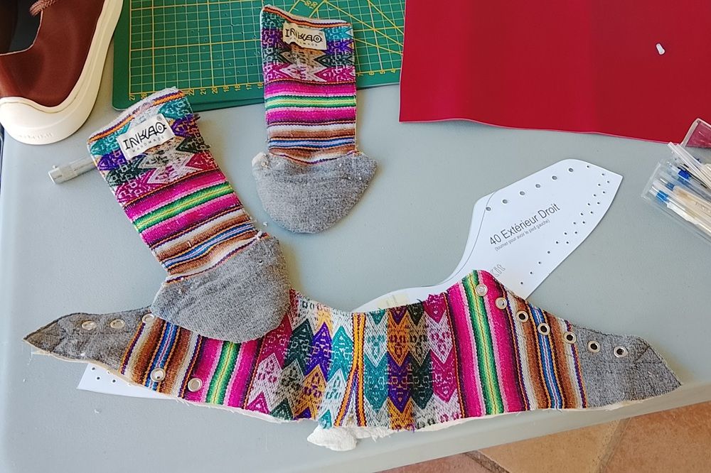 utilisation d'anciennes baskets en toiles pour faire de nouvelles baskets en toile